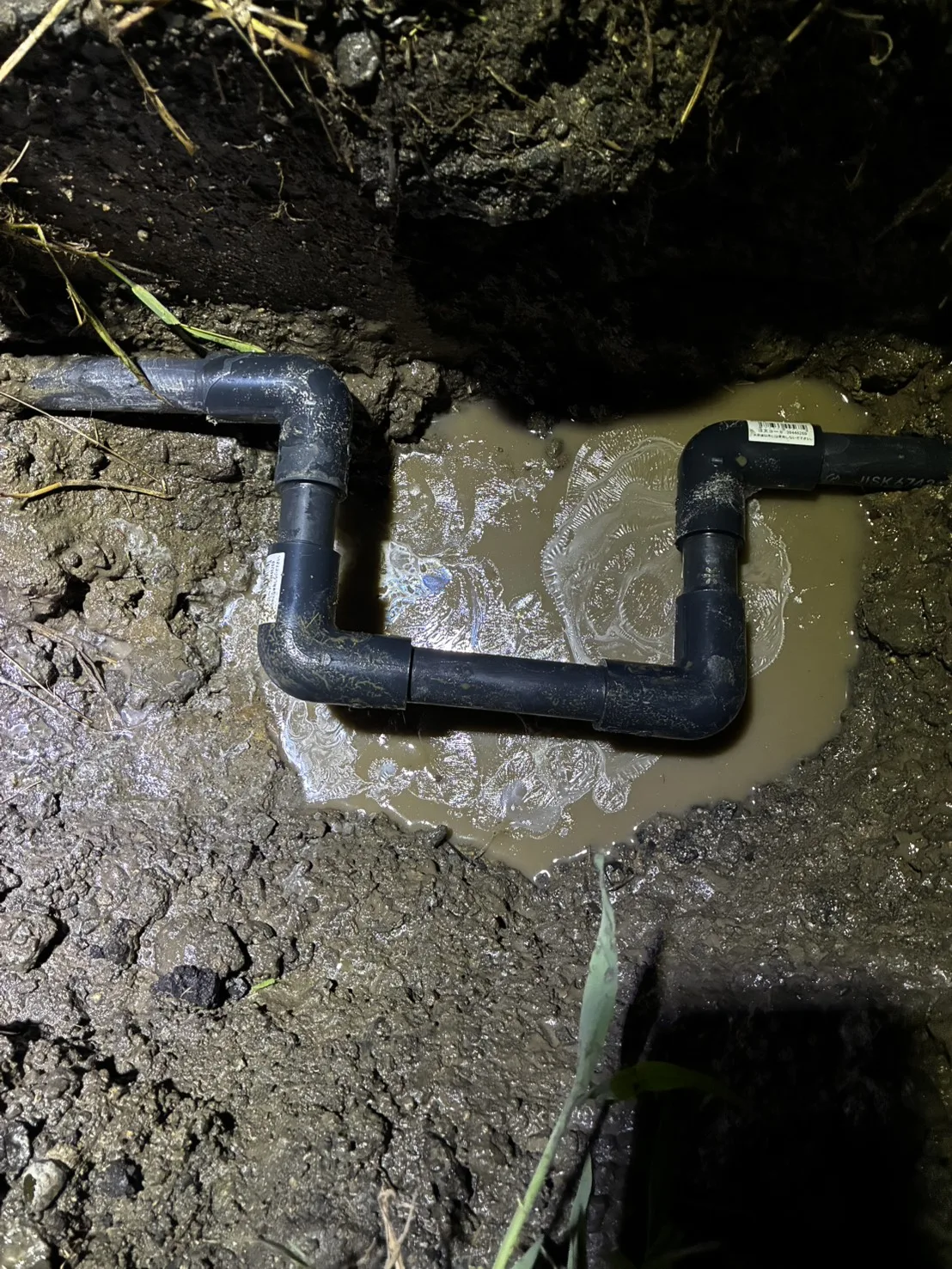 新しい配管を使ってつなぎ直した地中配管